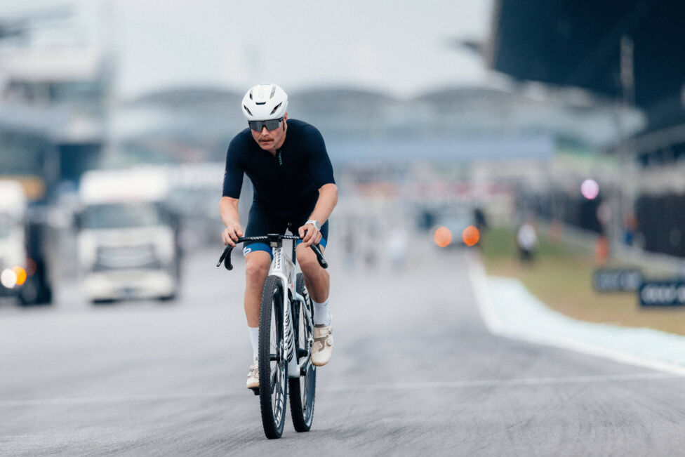 Mit dem Rad! Bottas fährt von Malaysia nach Singapur