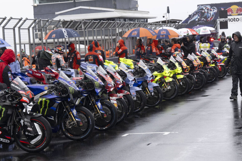 Der Motorrad-Grand-Prix von Australien ist am Sonntag wegen anhaltenden Schlechtwetters abgesagt worden