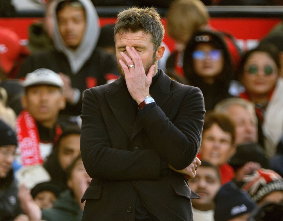 Nächste Pleite: Beim kriselnden Topklub Manchester United steht Teammanager Michael Carrick nach dem nächsten Debakel vo