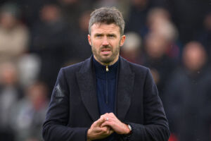 Trainer Michael Carrick bekommt trotz der Negativserie beim englischen Fußball-Rekordmeister Manchester United offenbar 