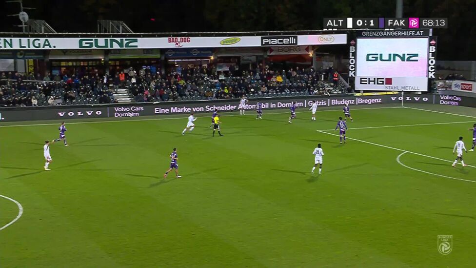Kang-Hee Lee mit dem Foul vor dem Ausgleich (69.) | ALT-FAK